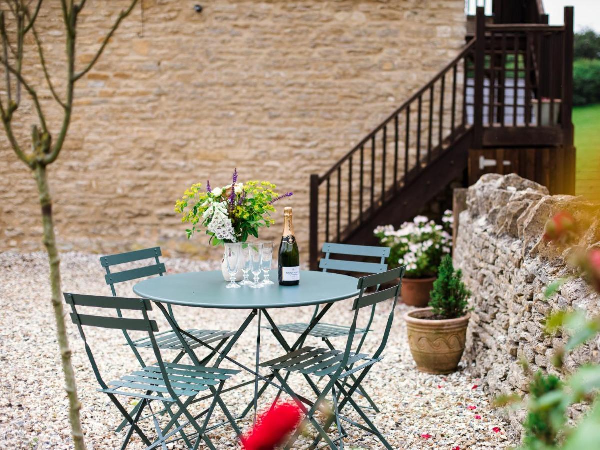 Hayloft At Newbarn Farm Villa Chipping Norton Esterno foto